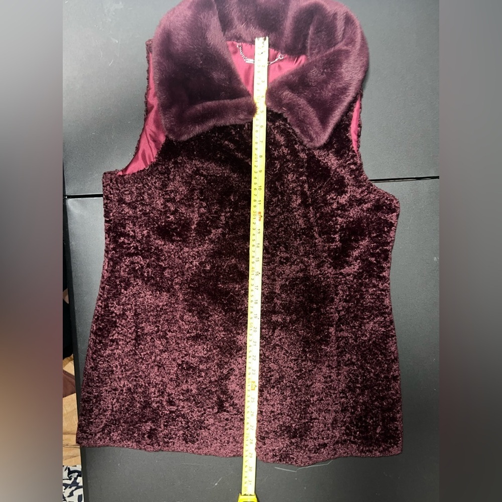 WHBM Textured Faux-Fur Vest Burgundy Cabernet Large quiet luxury elegant - Picture 13 of 14
